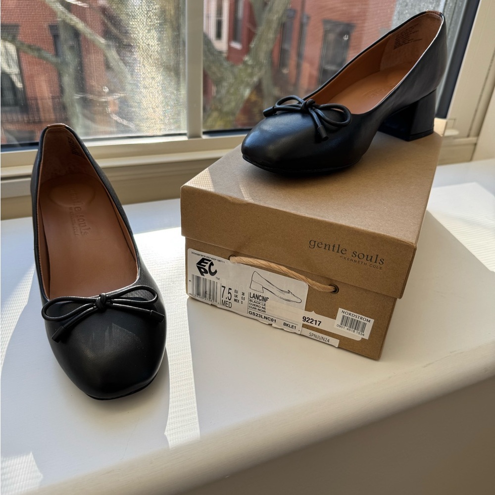 Kenneth Cole Gentle Souls Women's Lancine Black Bow Pumps